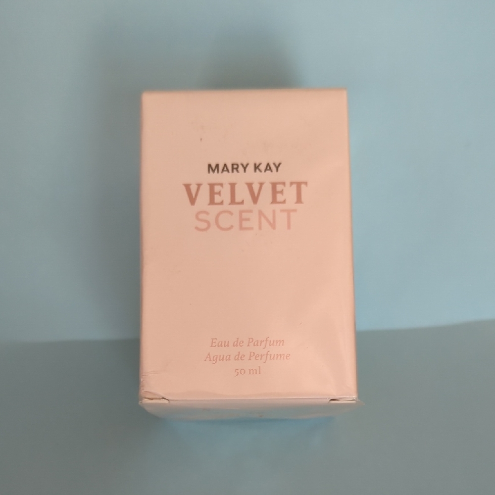 Mary Kay Velvet Scent Eau de Parfum in Pink Box